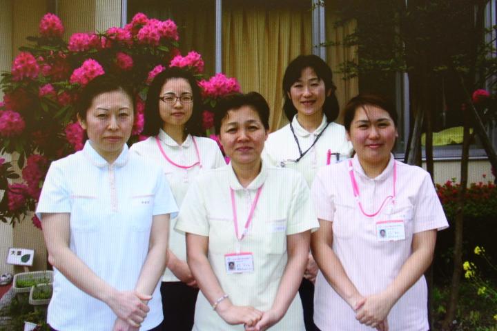 包括職員